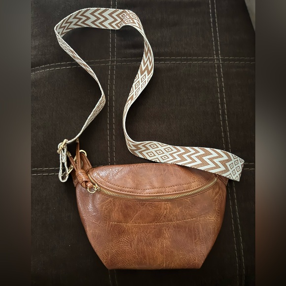 Cross Body bag - Picture 1 of 4